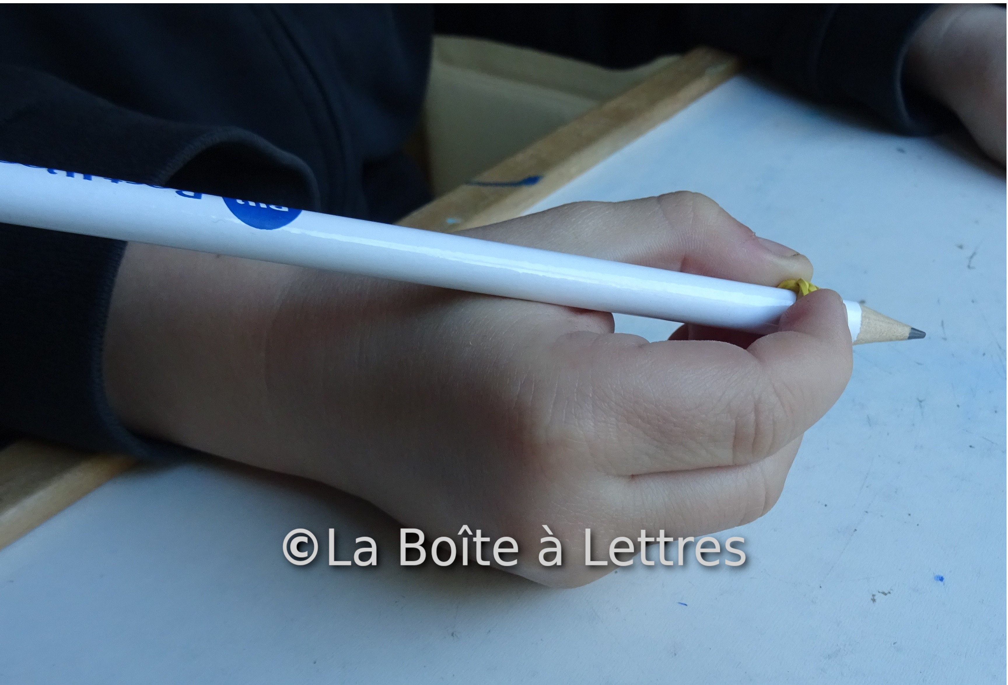 La tenue du crayon – Lire, Écrire, Chanter